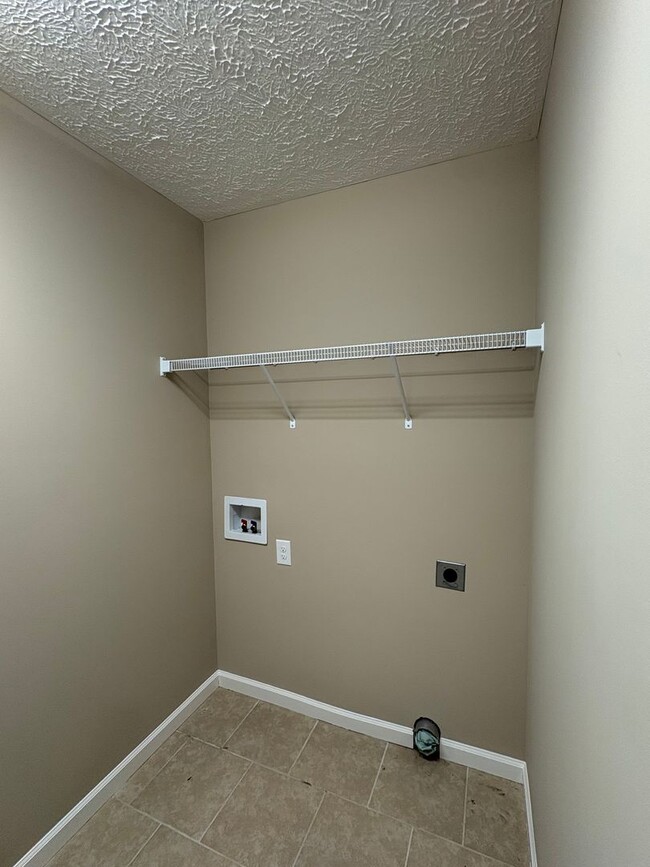 Building Photo - 379 Hendrixson Dr