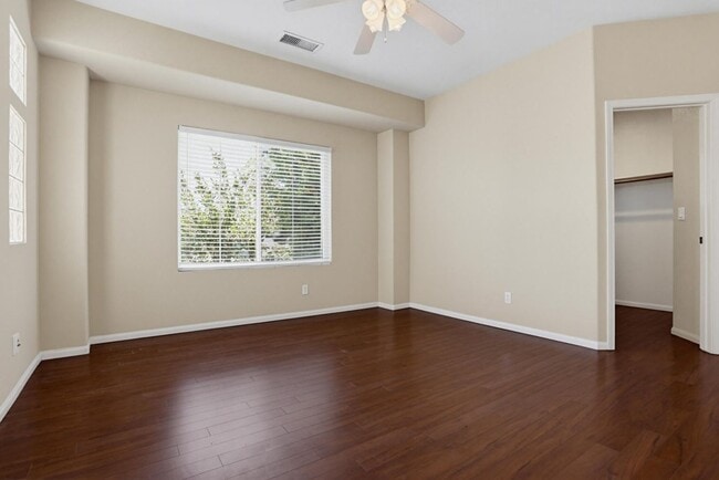 Building Photo - 3 Bedroom Home Available Now!