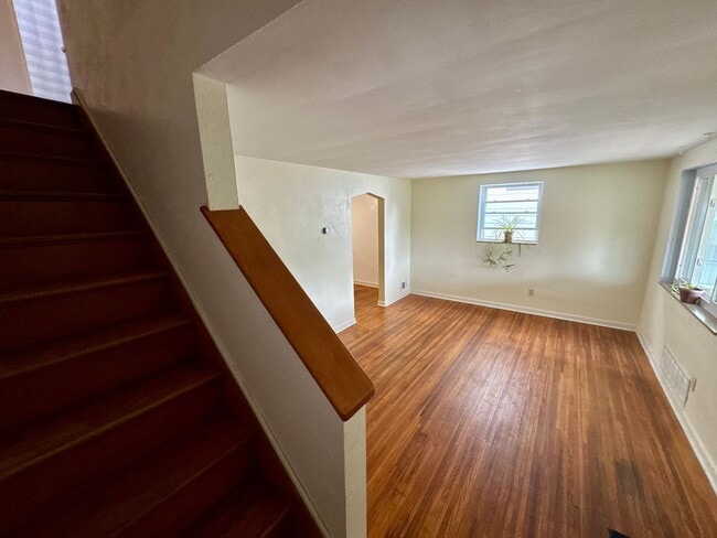 Building Photo - Charming 2 Bed 1 Bath in Beechview!
