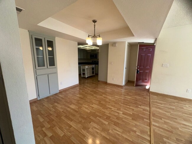 Building Photo - Updated 2-bed, 2-bath condo in Fremont’s N...