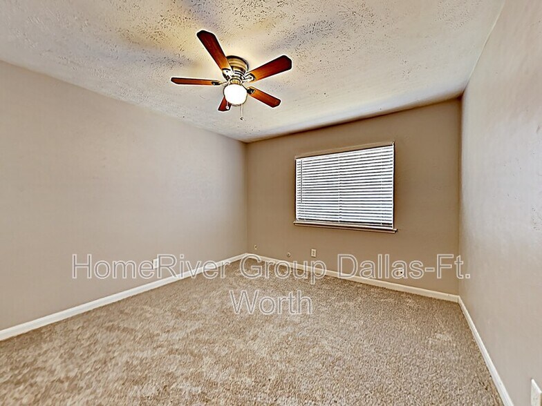 Building Photo - 5117 Bartlett Dr