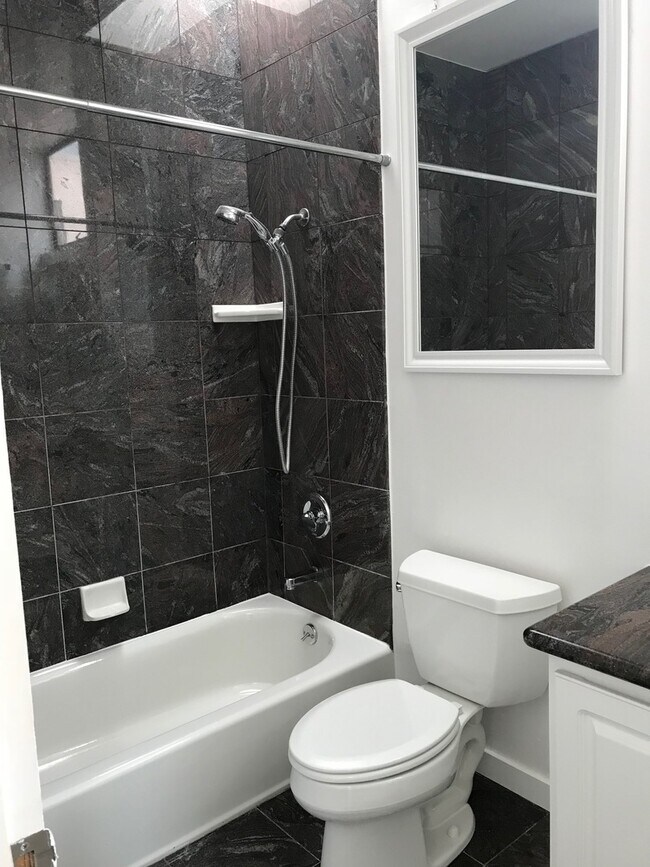 Building Photo - Studio w/Amazing Views, Walk-in Closet, Pa...