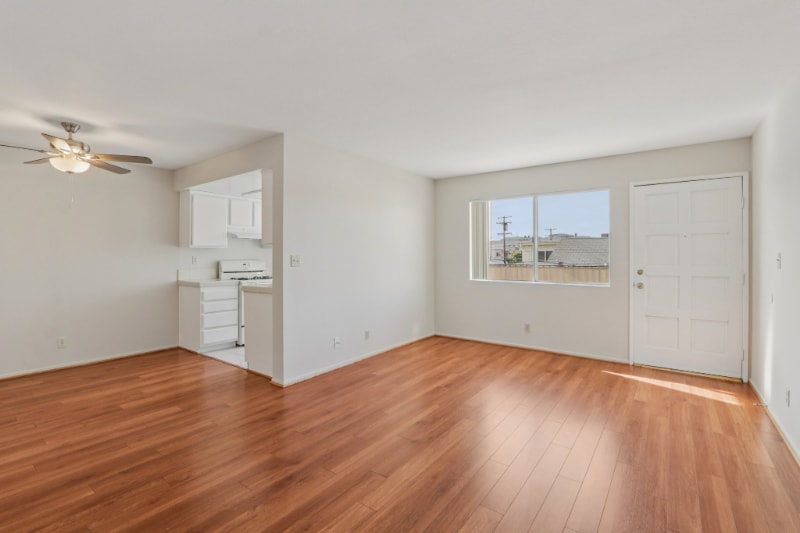 Building Photo - 700 E Cedar Ave