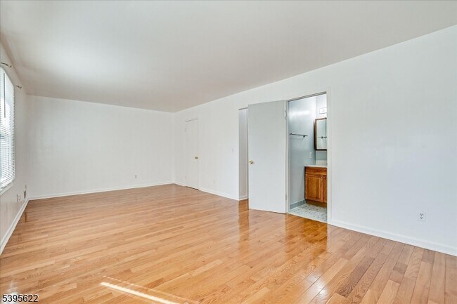 Building Photo - 536 Elsie Ave