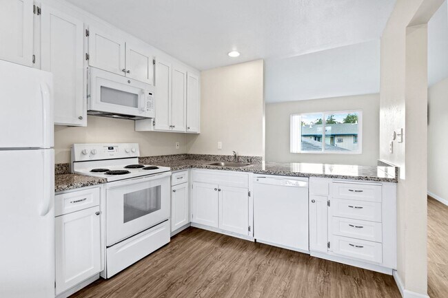 Building Photo - 1356 Monte Vista Ave