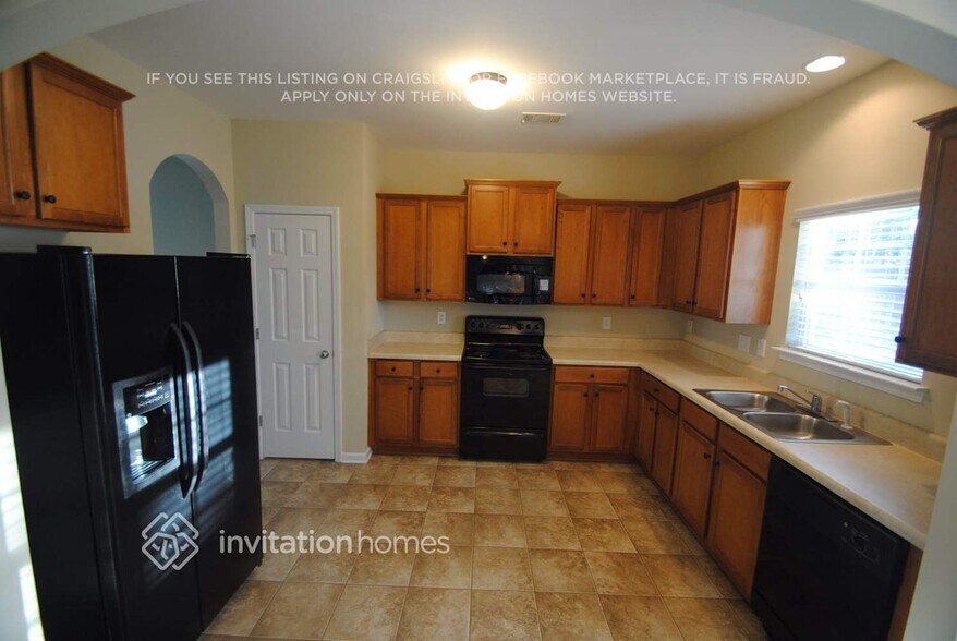 Building Photo - 5001 Amethyst Dr