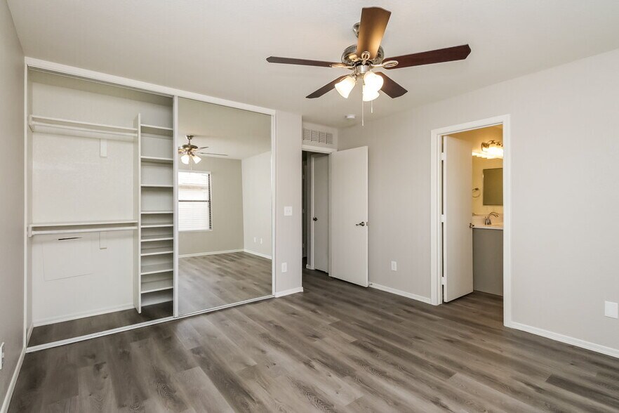 Building Photo - 3648 E Constitution Dr