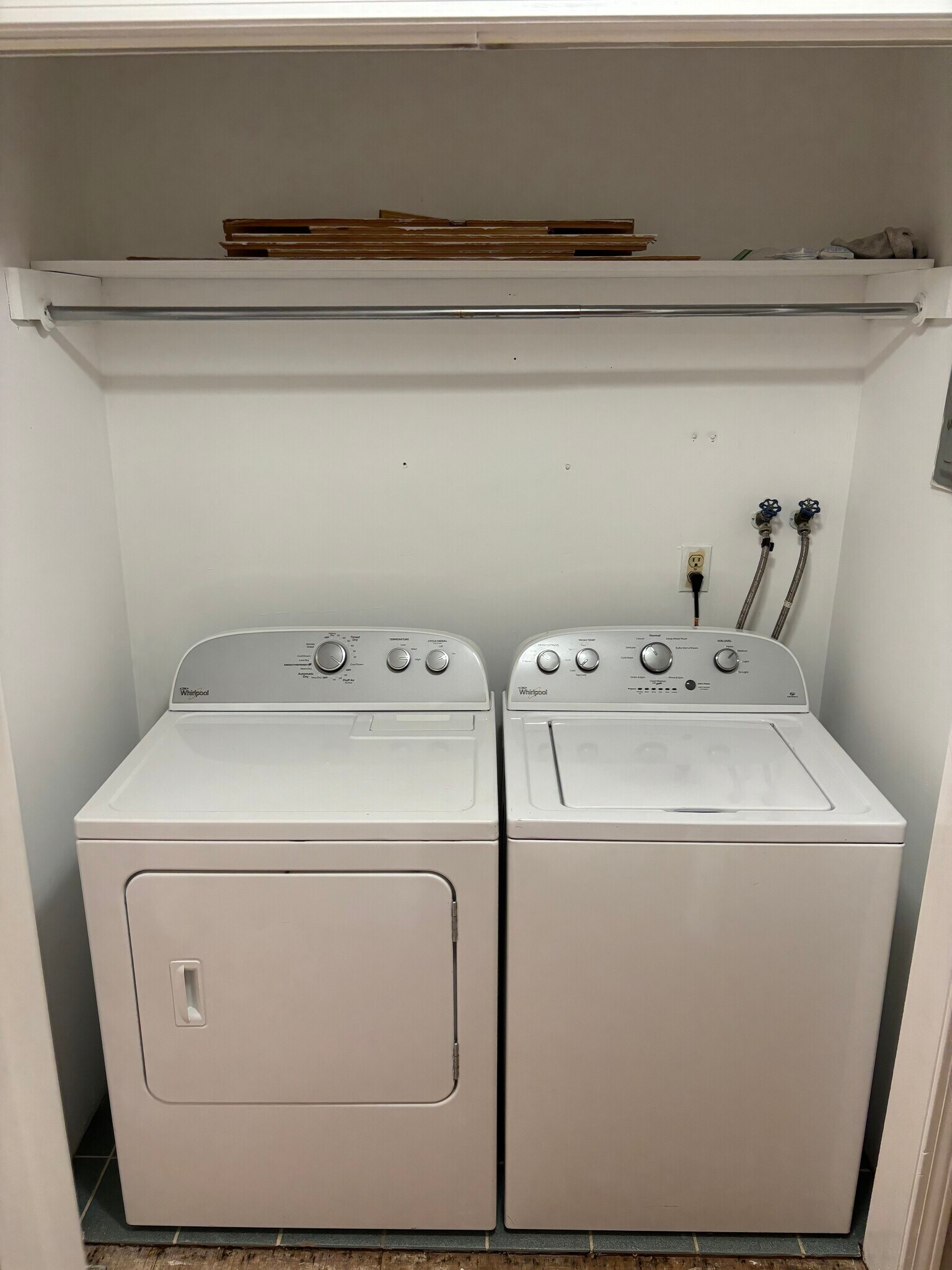 Building Photo - 1134 Hartford Tpke