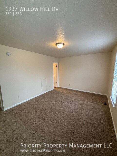 Building Photo - 1937 Willow Hill Dr