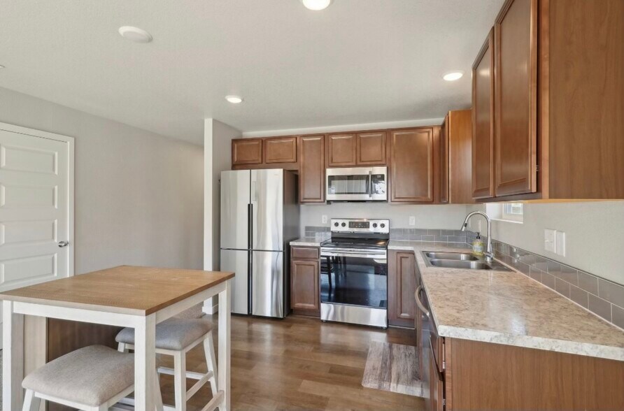 Building Photo - 628 Overland Trl