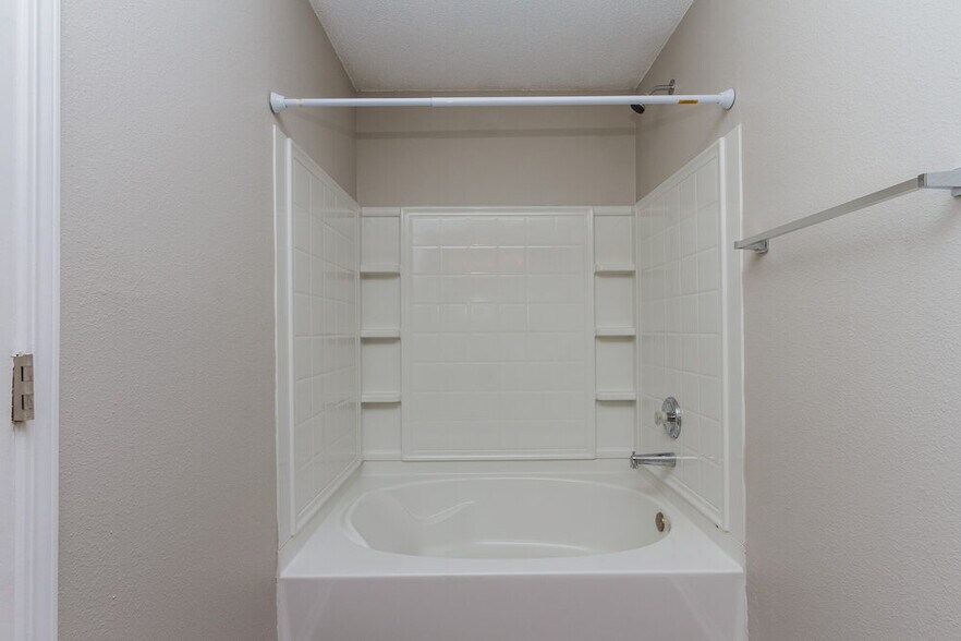 Building Photo - 9160 Middlebury Way