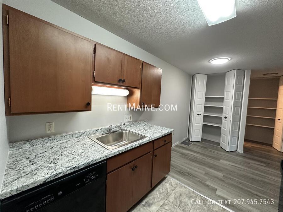 Building Photo - 12d Longrale Park-