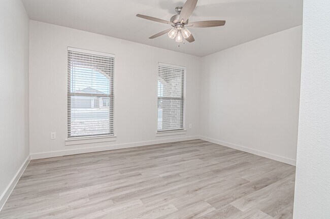 Building Photo - 2060 Acacia Ln