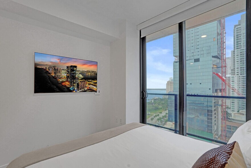 Building Photo - 398 NE 5th St