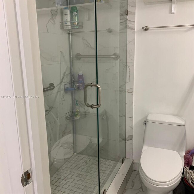 Building Photo - 6200 NE 22nd Way