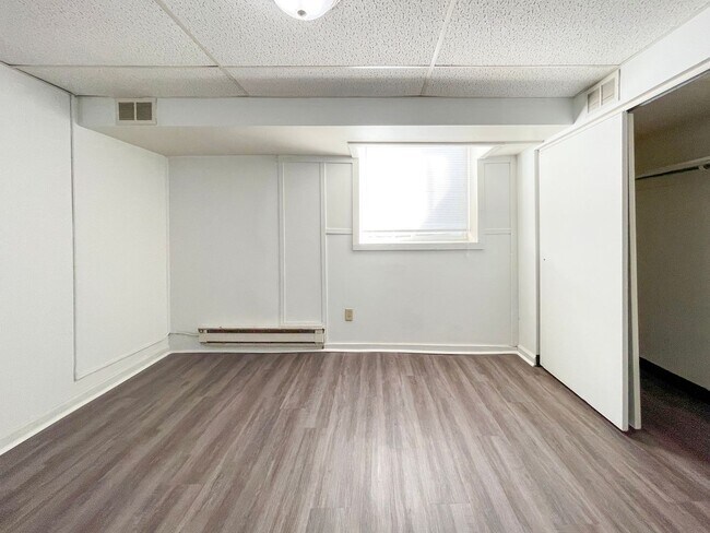 Building Photo - Preleasing for August 2026! 3 Bedroom Apar...