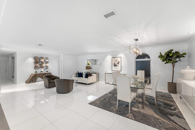 Building Photo - 2540 Mercedes Dr