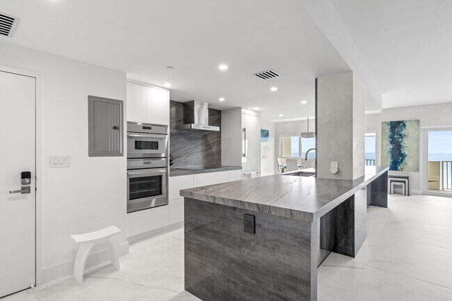Building Photo - 4301 N Ocean Blvd