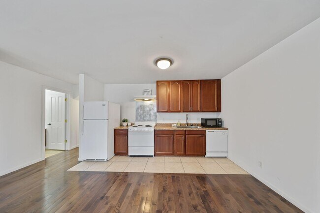 Building Photo - 357 S Greenwich St