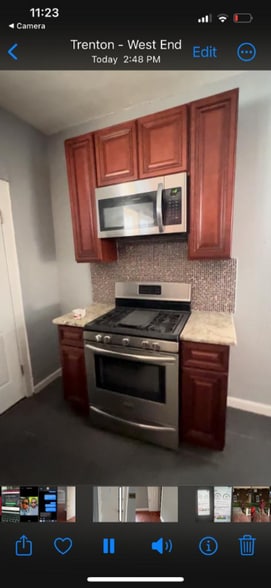 Building Photo - 649 W State St