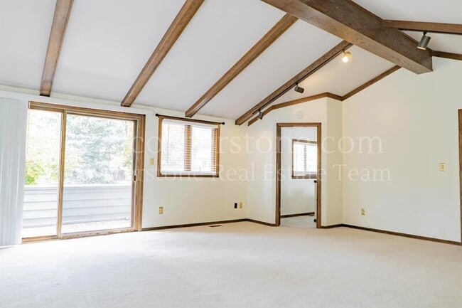 Building Photo - 3427 Clubheights Dr