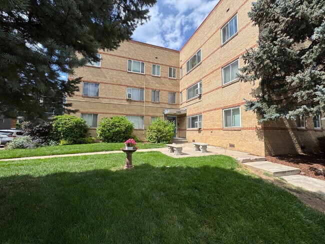 Primary Photo - "Charming 1-Bed End Unit Condo on Bellaire...