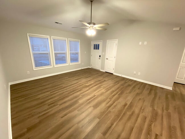 Building Photo - 810 Discovery Cove