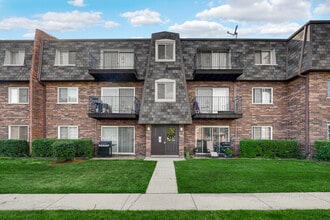 Building Photo - 9381 Bay Colony Dr