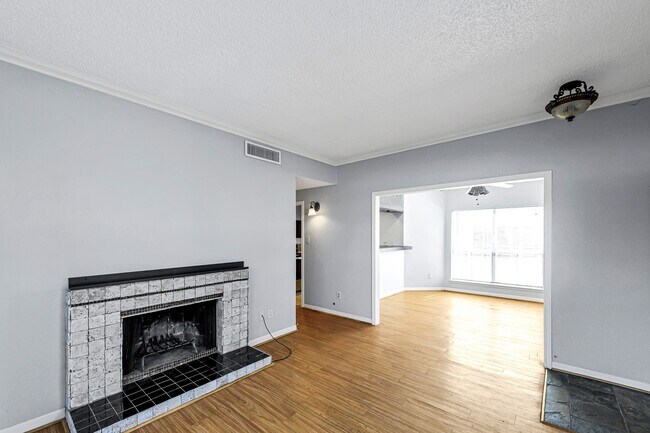 Building Photo - 10137 Waterstone Dr