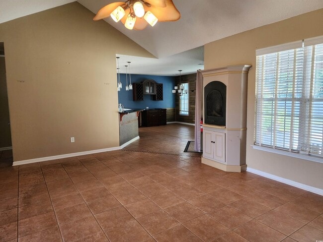 Building Photo - 2360 Clandon Dr