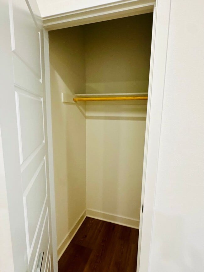 Building Photo - Gorgeous Three Bedroom Townhome For Rent i...