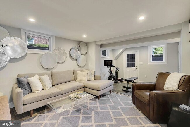 Building Photo - Newly Renovated Single Family home with Off Street Parking