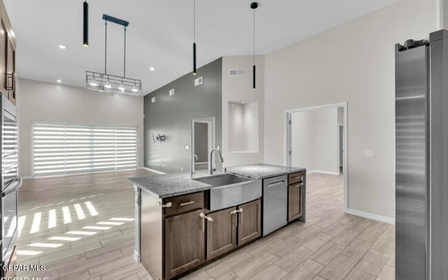 Building Photo - 13729 Lago Vista Ave