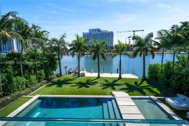 Building Photo - 5501 Pine Tree Dr