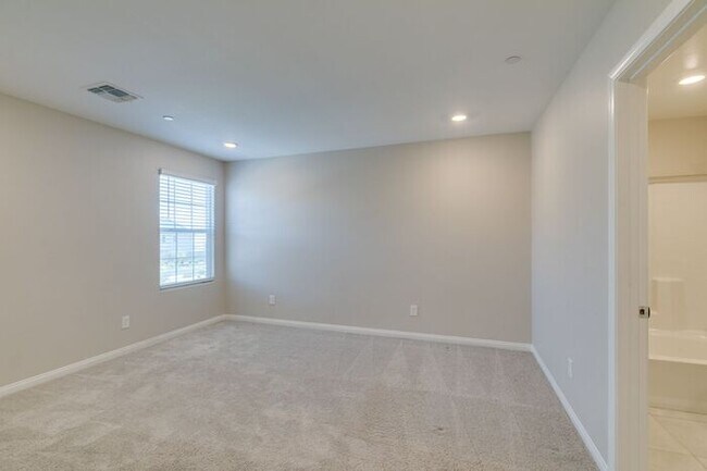 Building Photo - Bright & Spacious 3-Bedroom Home in Inspirada