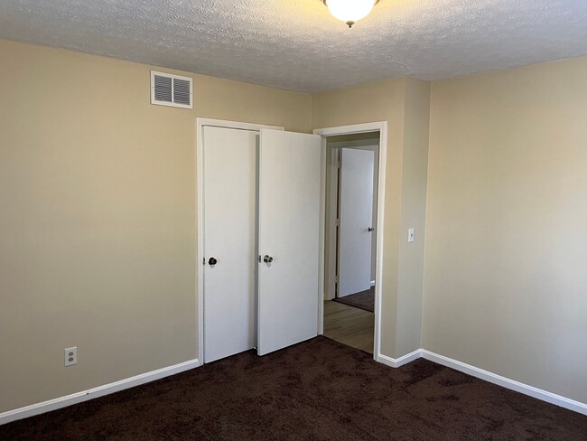 Building Photo - **UPCOMING**3 bedroom / 2 bathroom Home fo...