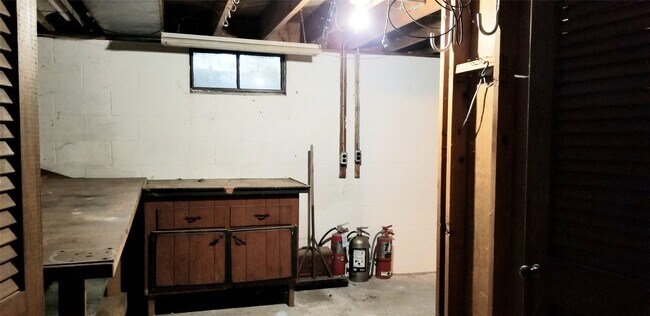 Building Photo - 2845 W 31st St