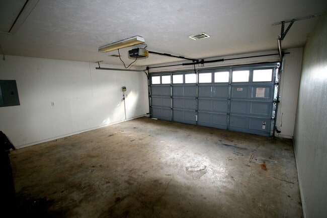 Building Photo - Great College Station Home Near Parks