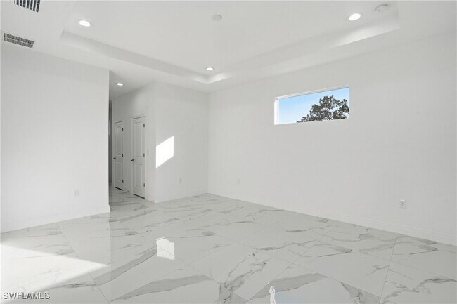 Building Photo - 406 Genoa Ave S