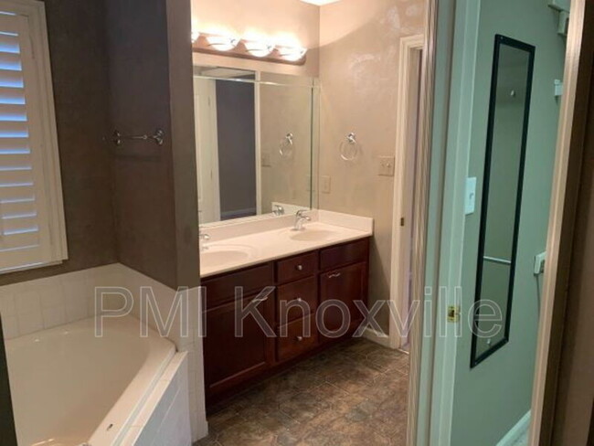 Building Photo - 6904 La Christa Way