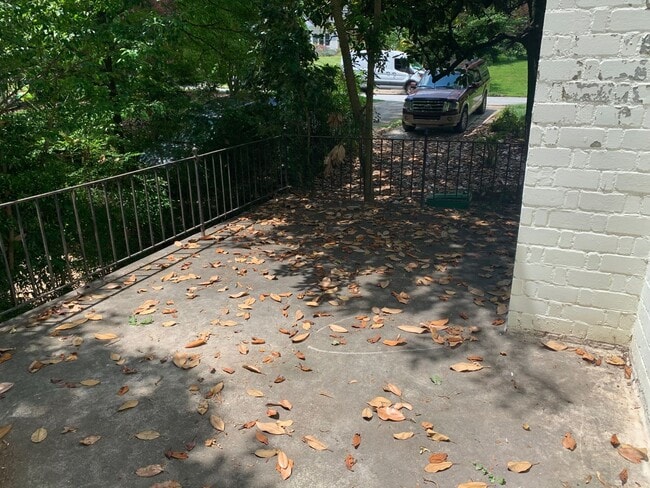Building Photo - Renovated Emory Grove Home - Ready to Rent
