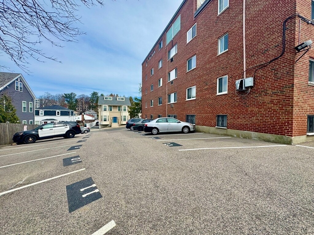 Building Photo - 2 Larose Pl