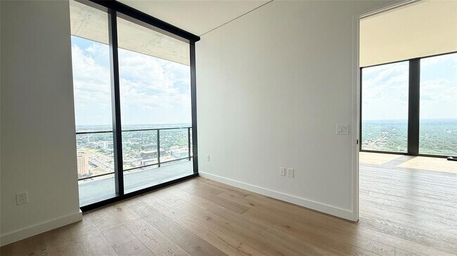 Building Photo - 610 Davis St