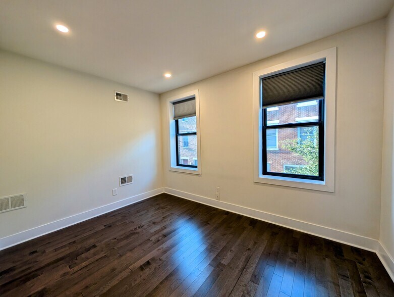 Building Photo - 1118 Titan St