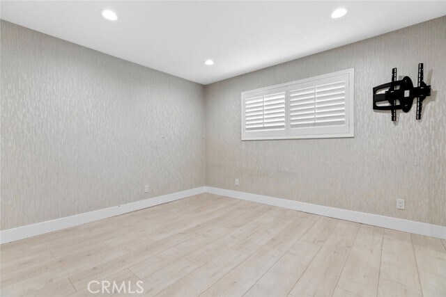 Building Photo - 557 E San Jose Ave