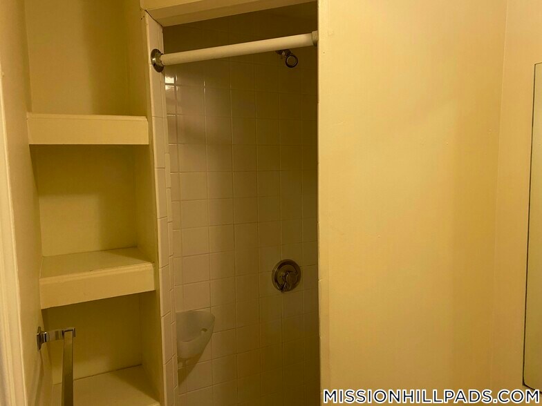 Building Photo - 16 Wait St