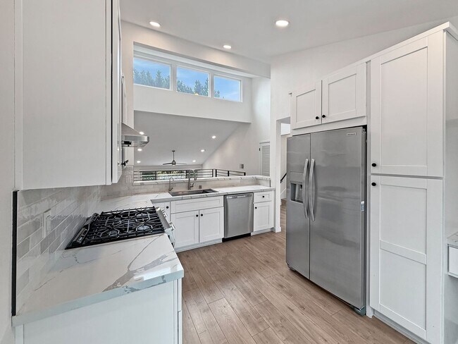 Building Photo - 3B/2BA Home in Encinitas Now Available for...