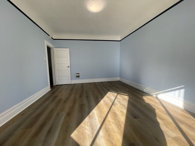 Building Photo - 1062 Washington St