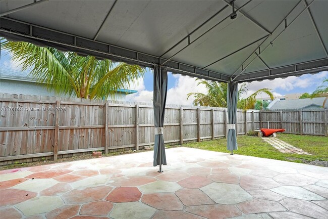 Building Photo - 11605 SW 147th Ave