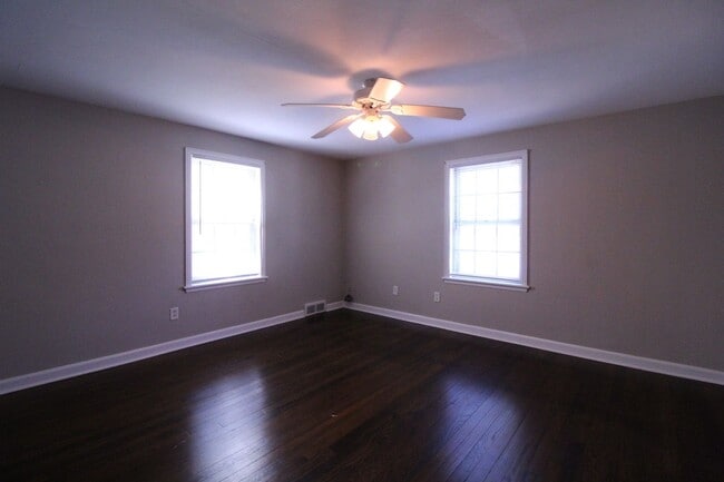 Building Photo - September FREE On This 2 Bedroom 2 Bath Du...